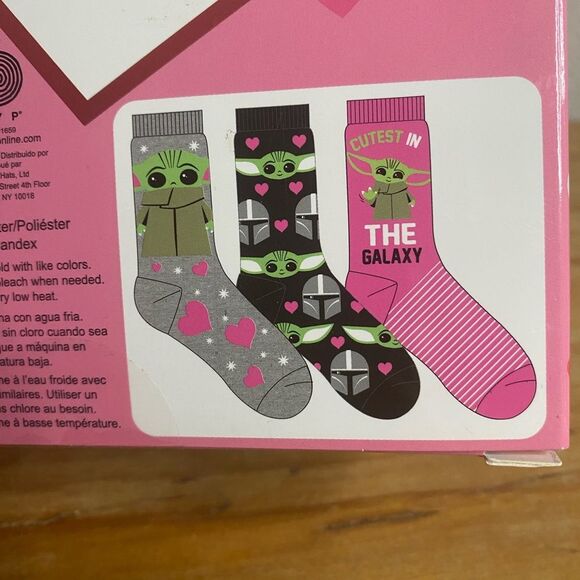 Star Wars Mandalorian Valentine’s Day Gift Set 3 pack Crew Socks New Holiday - Picture 5 of 5